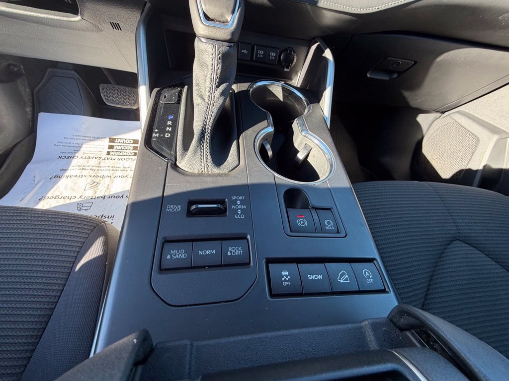 Used 2021 Toyota Highlander LE AWD/4WD image 26