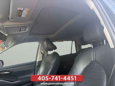 Used 2020 Toyota Highlander XLE FWD image 3