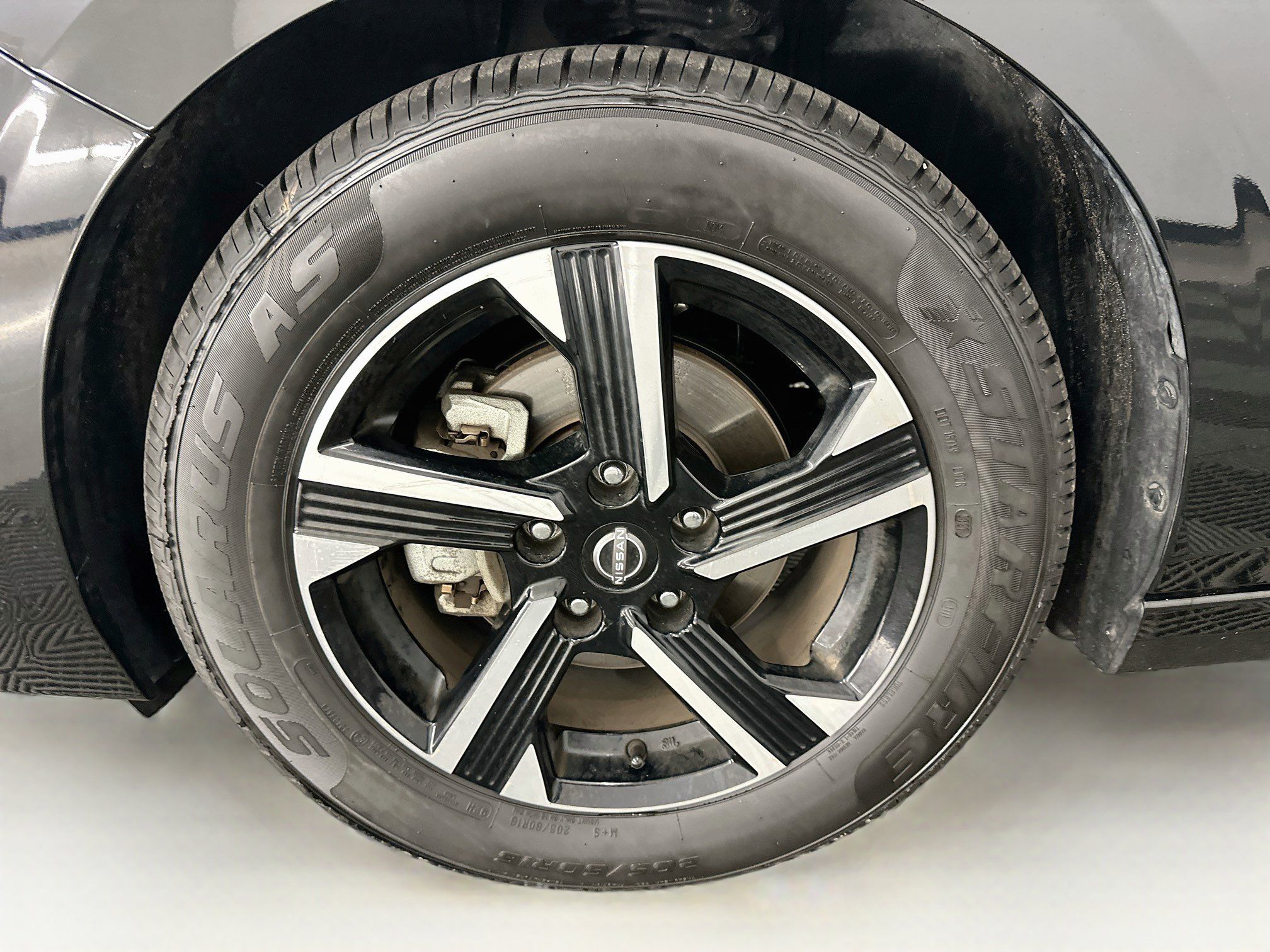 Used 2025 Nissan Sentra SV FWD image 34
