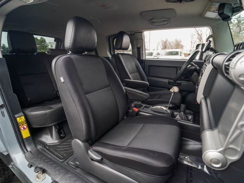 Used 2014 Toyota FJ Cruiser 4WD w/ Convenience Package image 24