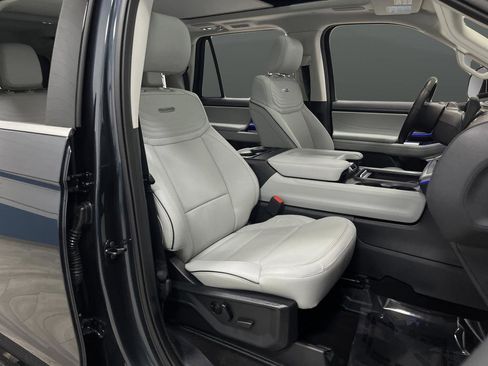 Used 2025 Ford Expedition Max Platinum w/ Platinum Ultimate Package image 35