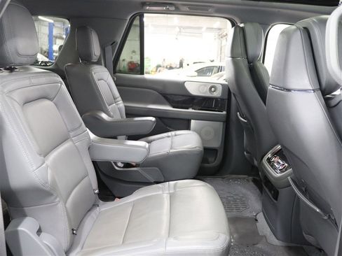 Used 2020 Lincoln Navigator L Reserve w/ Luxury Package image 17