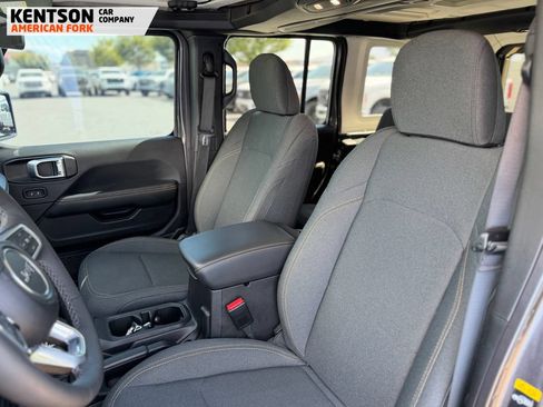 Used 2026 Jeep Wrangler Unlimited Sahara AWD/4WD image 27