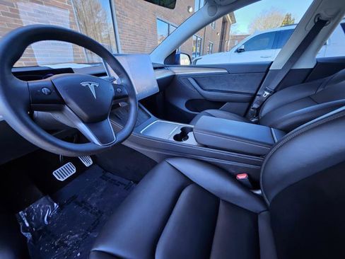 Used 2023 Tesla Model Y Long Range image 31