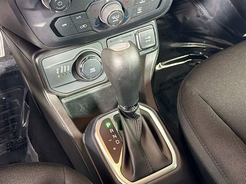 Used 2020 Jeep Renegade Altitude AWD/4WD image 18