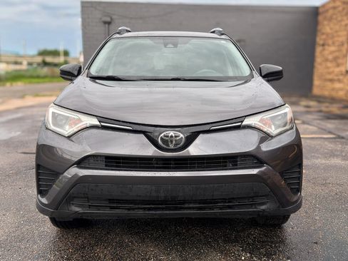 Used 2018 Toyota RAV4 LE FWD image 2