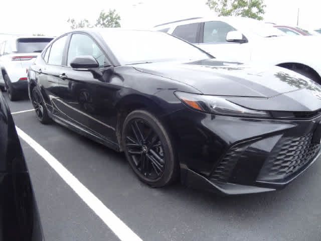 Used 2025 Toyota Camry SE FWD image 2