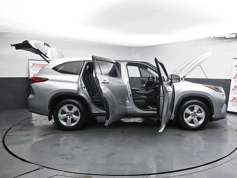 Used 2021 Toyota Highlander LE image 42