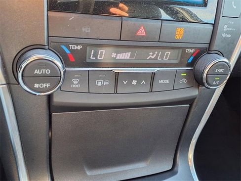 Used 2015 Toyota Camry XSE image 17