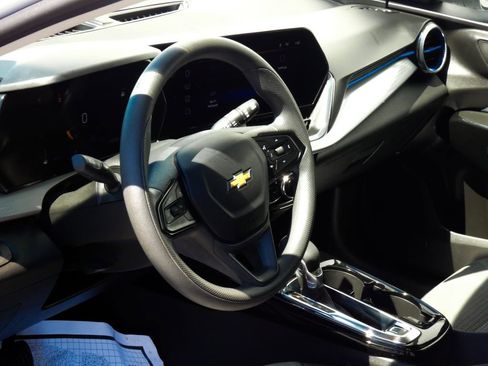 Used 2025 Chevrolet Trax LT image 10