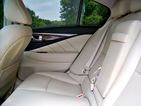 Used 2018 INFINITI Q50 Luxe w/ Cargo Package (L95) image 27