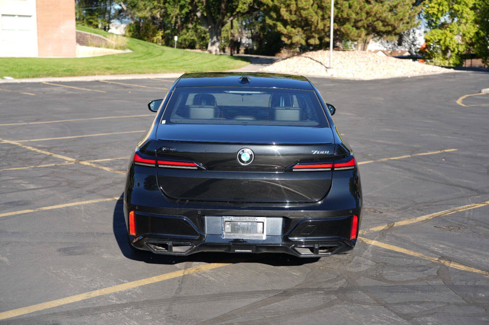 Used 2025 BMW 760i xDrive w/ Executive Package AWD/4WD image 4