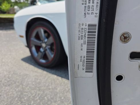 Used 2014 Dodge Challenger SXT RWD image 9