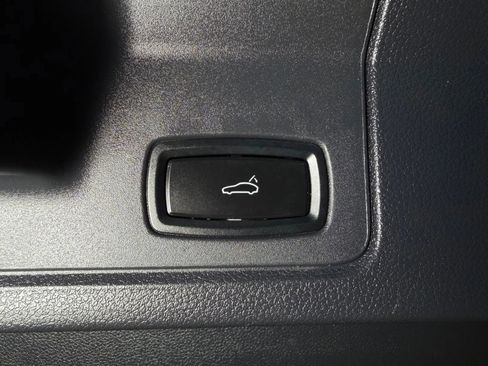 Used 2015 Porsche Panamera 4 AWD/4WD image 30