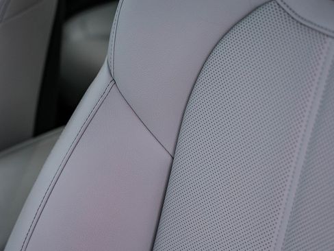 Used 2025 Genesis G70 2.5T image 24