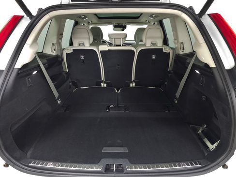 Used 2020 Volvo XC90 T5 Momentum AWD/4WD image 7