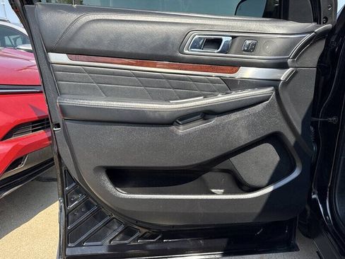 Used 2017 Ford Explorer Platinum AWD/4WD image 18