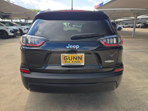 Used 2019 Jeep Cherokee Latitude w/ Popular Appearance Group FWD image 4