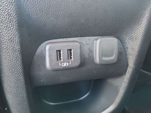 Used 2022 GMC Canyon AT4 image 28