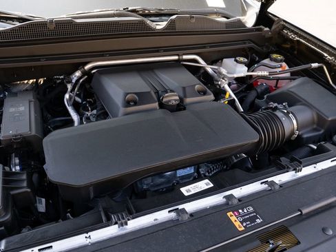 New 2025 Chevrolet Colorado LT w/ LT Convenience Package image 36