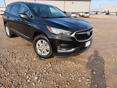 Used 2020 Buick Enclave Essence image 3