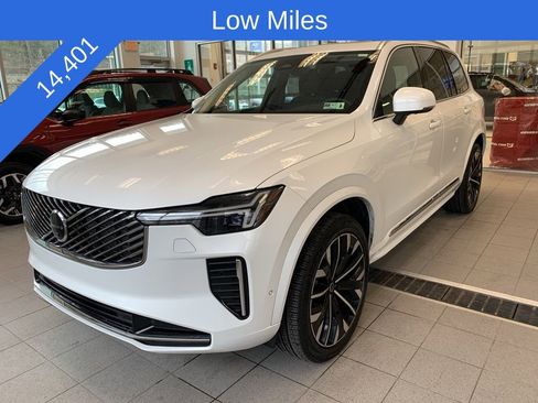 Used 2025 Volvo XC90 B6 Plus image 2