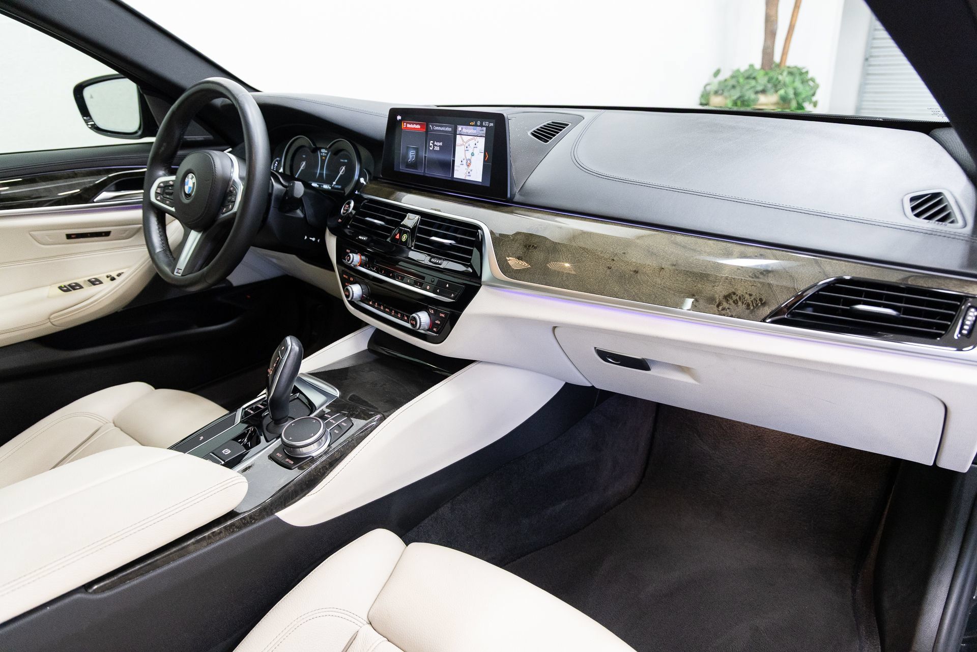 Used 2019 BMW 540i w/ M Sport Package RWD image 13