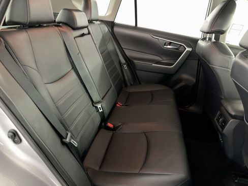 Used 2021 Toyota RAV4 XLE Premium image 29