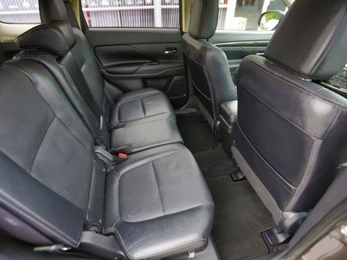 Used 2016 Mitsubishi Outlander SEL AWD/4WD image 19