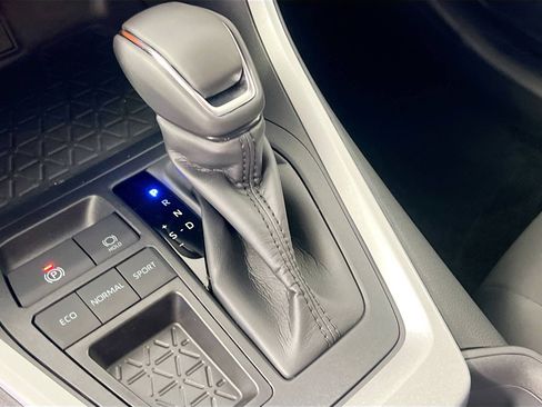 Used 2025 Toyota RAV4 XLE Premium image 25