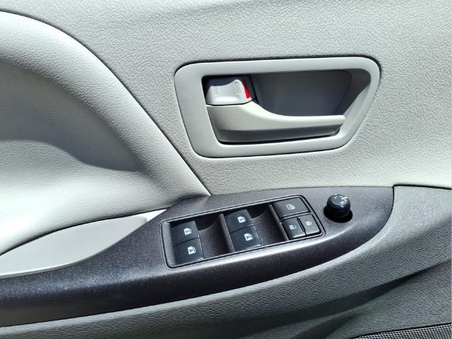 Used 2020 Toyota Sienna L FWD image 11
