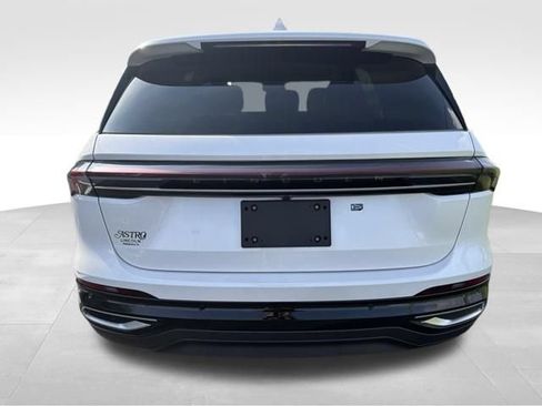 Used 2025 Lincoln Nautilus Premier AWD/4WD image 6