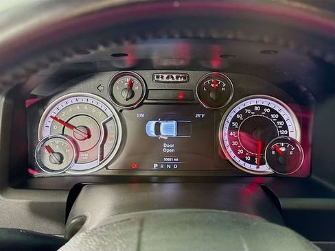 Used 2019 RAM 1500 Classic SLT w/ Luxury Group image 12