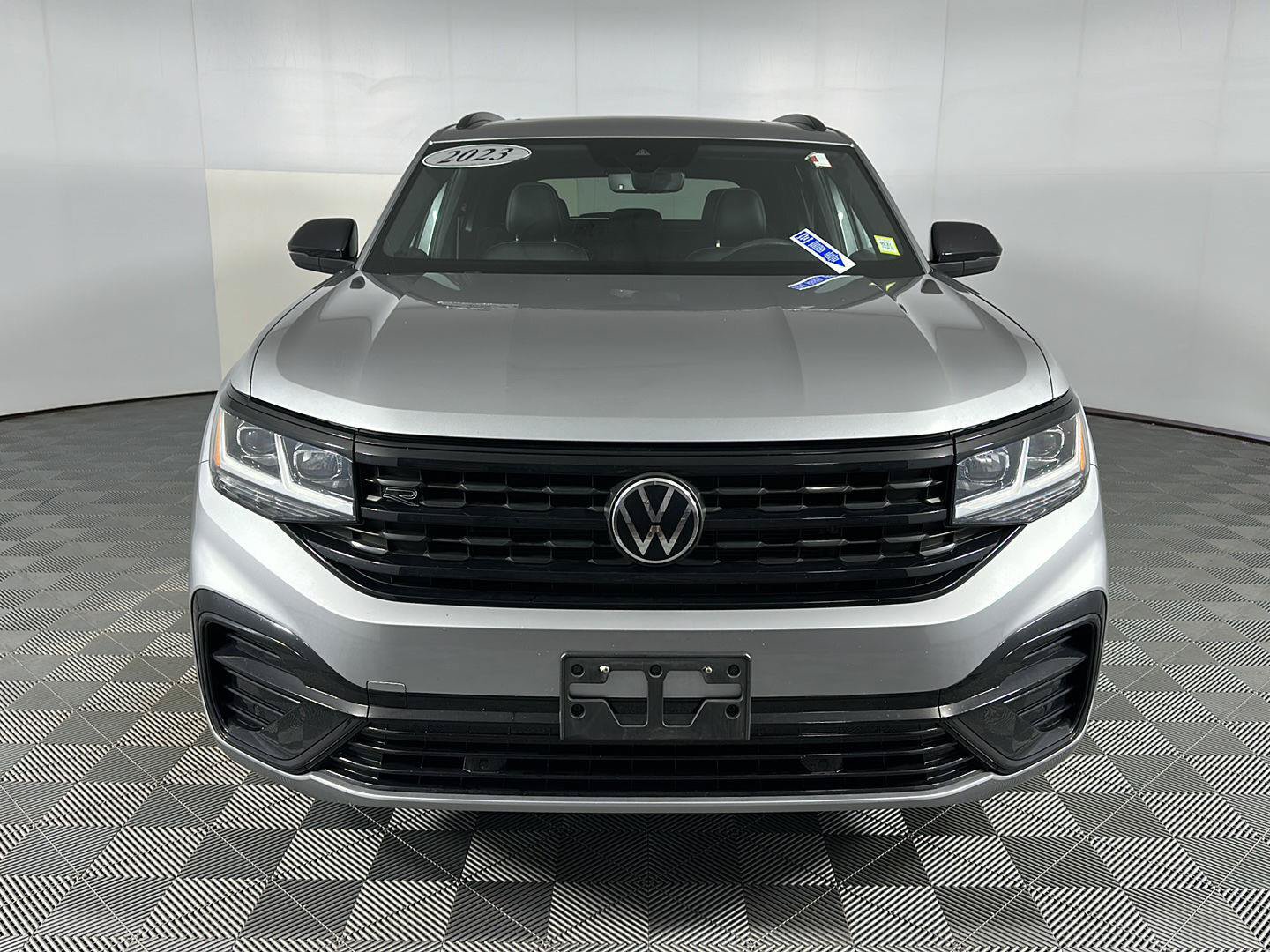 Used 2023 Volkswagen Atlas Cross Sport SEL R-Line AWD/4WD image 6