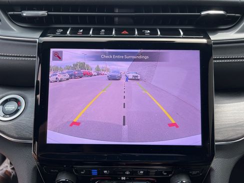 New 2025 Jeep Grand Cherokee Overland w/ Trailer Tow Package AWD/4WD image 18