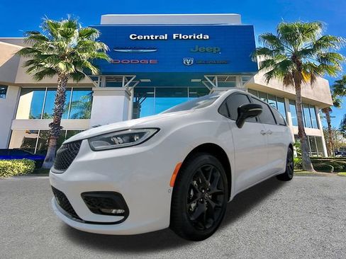 New 2026 Chrysler Pacifica Limited w/ S Appearance Package image 9