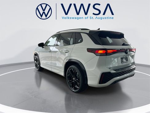 New 2026 Volkswagen Tiguan SE R-Line image 5