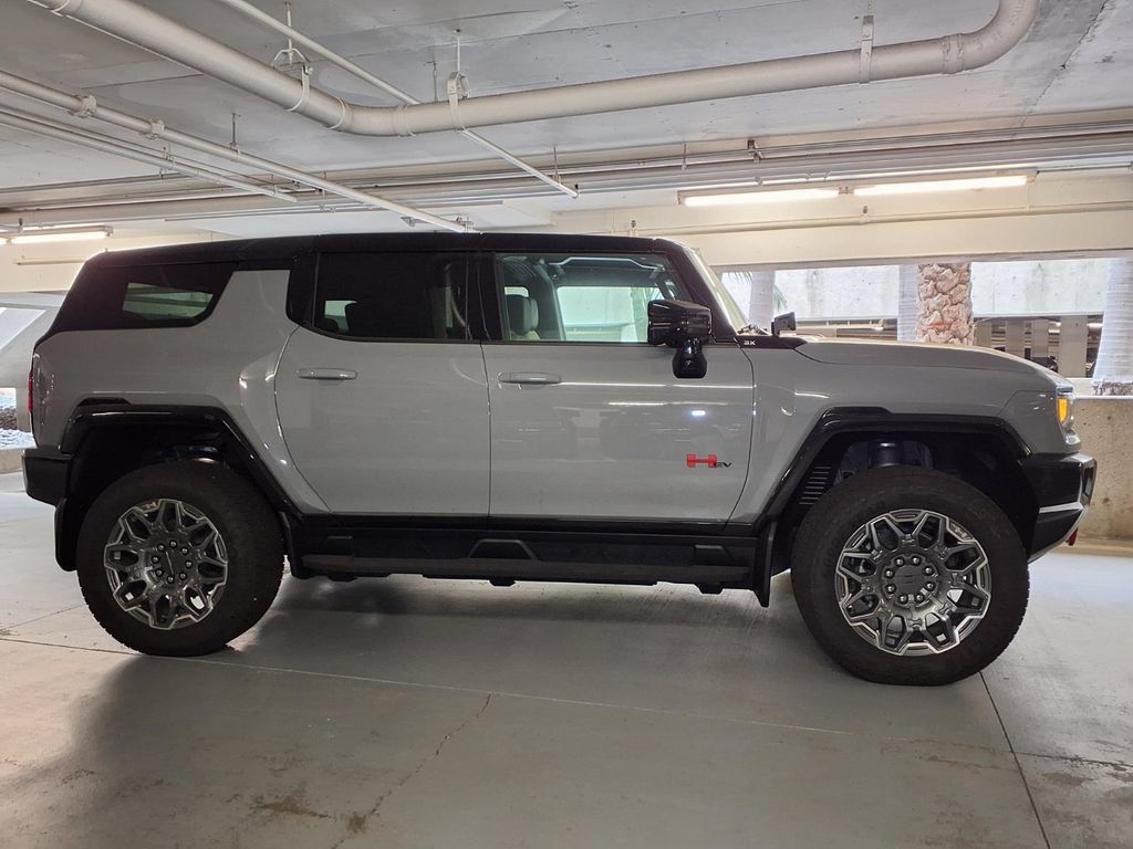 Used 2026 GMC Hummer EV SUV w/ LPO, Illumination Package AWD/4WD image 4