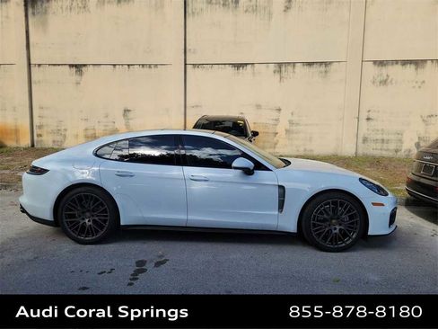 Used 2022 Porsche Panamera image 11
