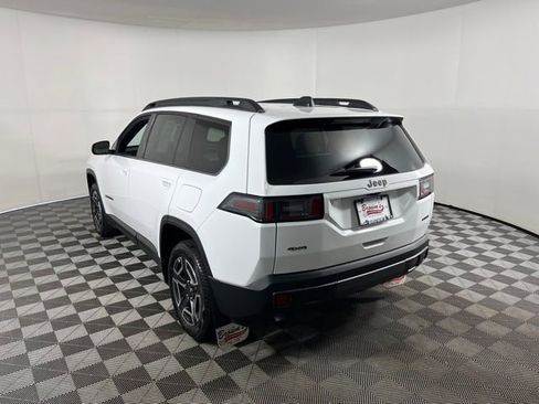Used 2026 Jeep Cherokee Laredo AWD/4WD image 5