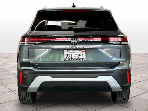 Used 2025 Volkswagen Tiguan SE w/ Panoramic Sunroof Package image 6