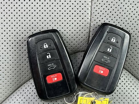 Used 2021 Toyota Highlander Platinum image 21