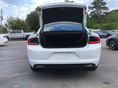 Used 2018 Dodge Charger R/T image 12