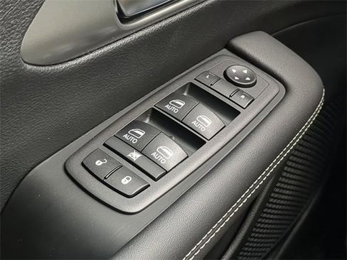 New 2026 Chrysler Pacifica Select image 30