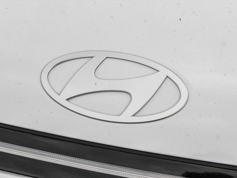 Certified 2025 Hyundai Kona SEL image 6