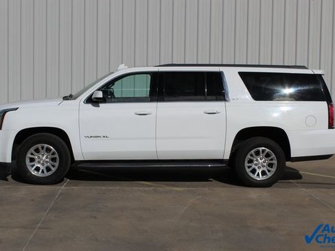Used 2020 GMC Yukon XL SLT image 2