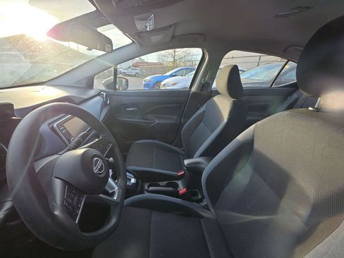 Used 2025 Nissan Versa SV image 8