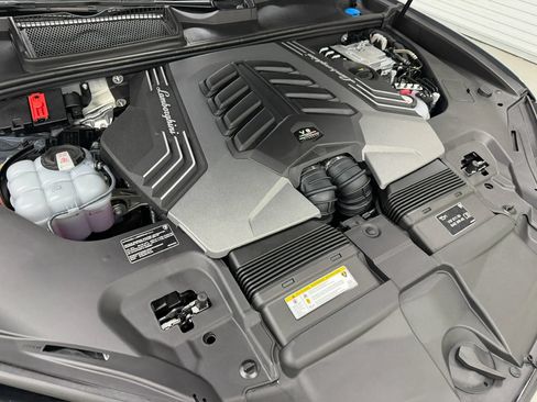Used 2025 Lamborghini Urus SE AWD/4WD image 49