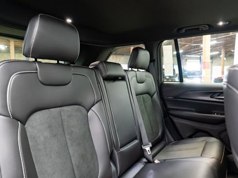 New 2025 Jeep Grand Cherokee 4WD image 29