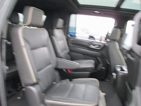 Used 2021 GMC Yukon XL SLT w/ SLT Premium Package image 24